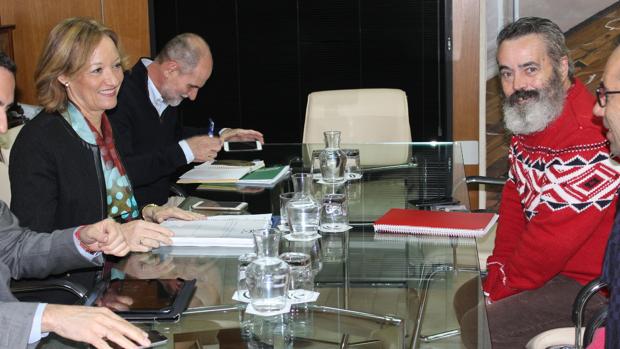 La consejera de Agricultura, Carmen Ortiz, se reunió con el alcalde de Marinaleda, Juan Manuel Sánchez Gordillo