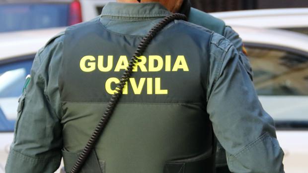 Un agente de la Guardia Civil