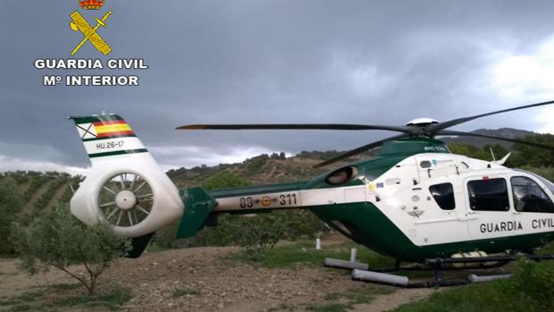 Un vecino de Dos Hermanas fue rescatado en Pruna gracias a un helicóptero de la Guardia Civil