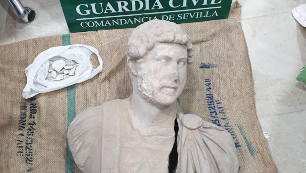 Busto romano de Adriano recuperado por la Guardia Civll