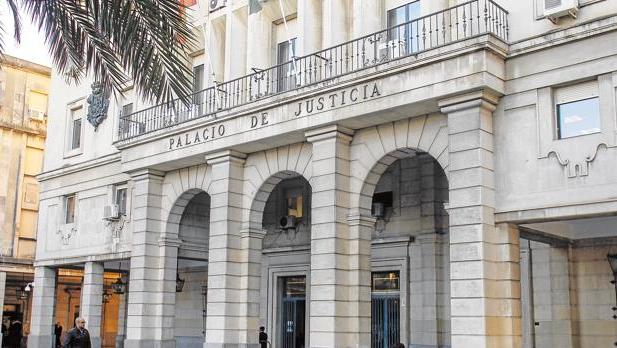 La sentencia fue comunicada por el tribunal en la misma sala tras llegar a un acuerdo las partes