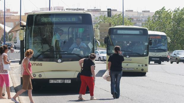 Autobuses del Consorcio de Transporte Metropolitano de Sevilla