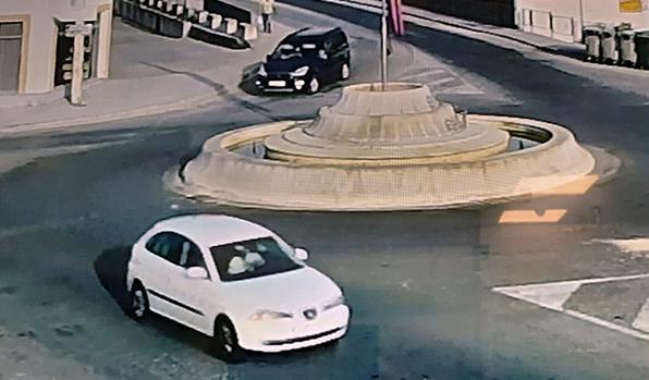 Imagen aportada por la Policía Local de Lora del Río en las redes sociales para localizar al autor
