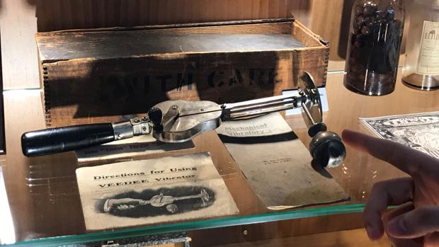 El primer vibrador femenino, del que sólo se conservan dos en todo el mundo de su diseño original, forma parte del Museo de la Salud de Herrera