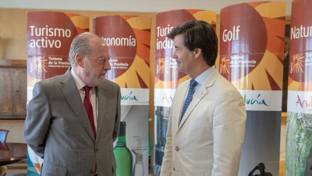 Los presidentes de la Diputación de Sevilla, Rodríguez Villalobos, y de la CES, Miguel Rus