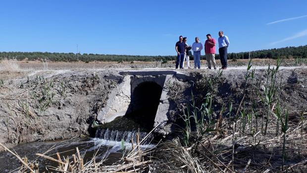 Los trabajos de limpieza en el río Guadaira y en el arroyo del Cuerno han finalizado para evitar su desbordamiento