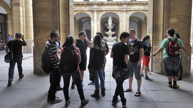 Uno de los patios del Rectorado la Universidad de Sevilla