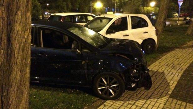 El vehículo que embistió a un padre y su hijo en Sevilla Este y que ha costado la vida al primero