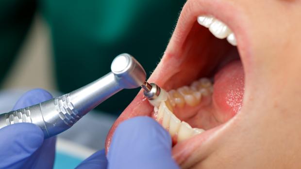 Una paciente en una cita del dentista