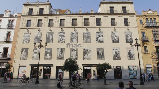 Fachada del edificio actual de Fnac en Sevilla