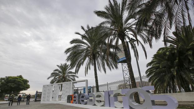 El nuevo quiosco bar se ha empezado a levantar en el muelle de las Delicias