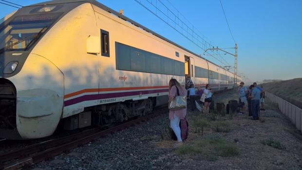 Viajeros del tren Huelva-Sevilla accidentado este viernes
