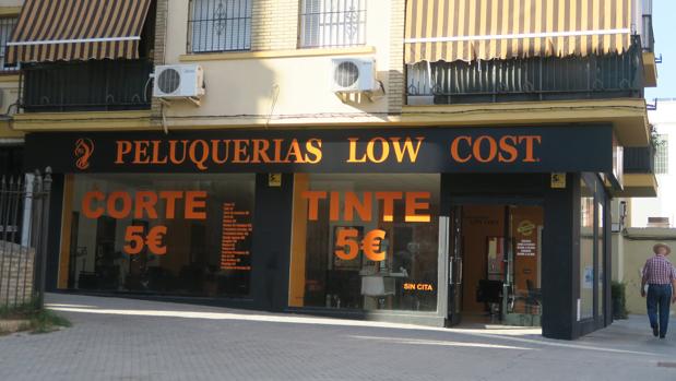 Peluquerias Low Cost Mano De Obra Barata Bajo La Lupa De La Policia Y La Inspeccion De Trabajo