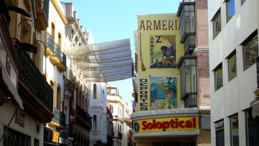 Este azulejo de la calle Sierpes es uno de los más emblemáticos de la capital