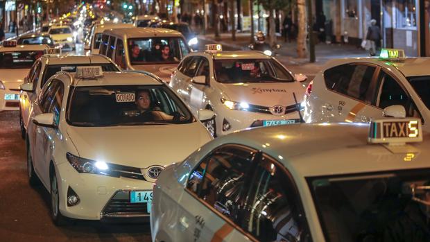 Protesta de los taxistas el pasado miércoles en la ronda histórica