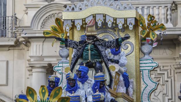 El rey Baltasar sale del Rectorado
