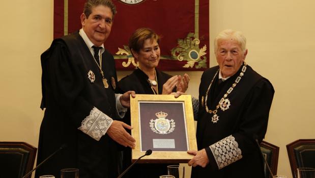 El Colegio de Abogados de Sevilla ha homenajeado a Juan José Domínguez Jiménez