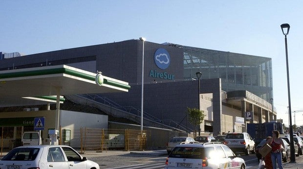 Nuria sufrió el robo de su cartera en un centro comercial de Castilleja de la Cuesta