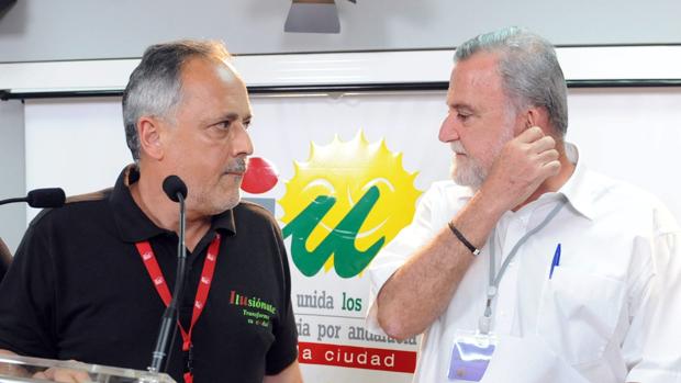 José Manuel García y Antonio Rodrigo Torrijos, cuando eran concejales del Ayuntamiento de Sevilla