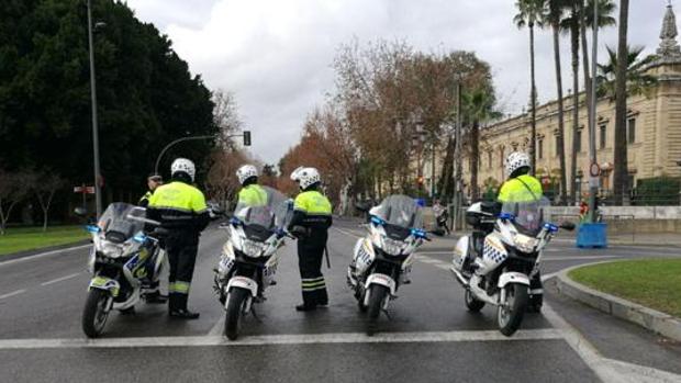 Agentes de la Policía Local en un dispositivo organizado junto al Rectorado