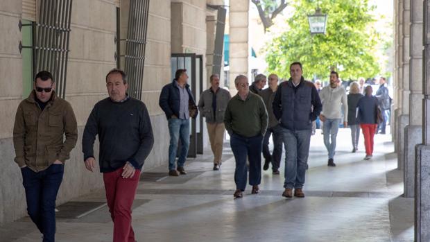 Un grupo de taxistas acuden a los juzgados para declarar por el boicot al mitin de Susana Díaz
