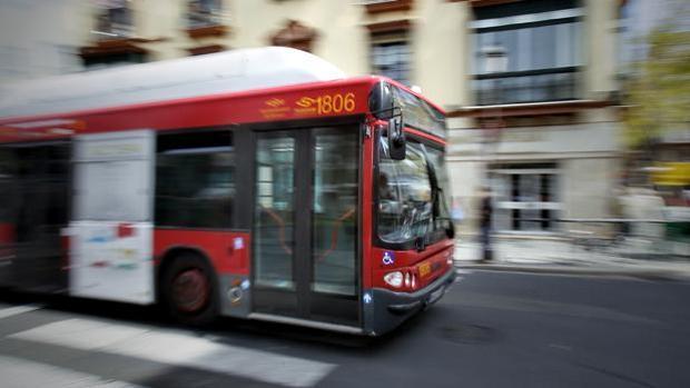 Los conductores de Tussam quieren ampliar el servicio los días de partido en el Sánchez Pizjuán