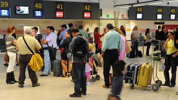 Colas ante los mostradores de embarque del aeropuerto de San Pablo