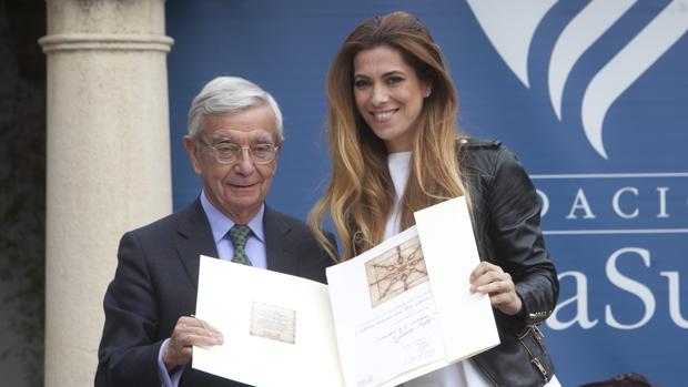 Rafael Anson, en la recogida de un premio