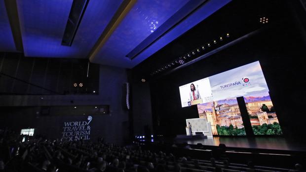 Auditorio de Fibes durante la cumbre de la WTTC de abril