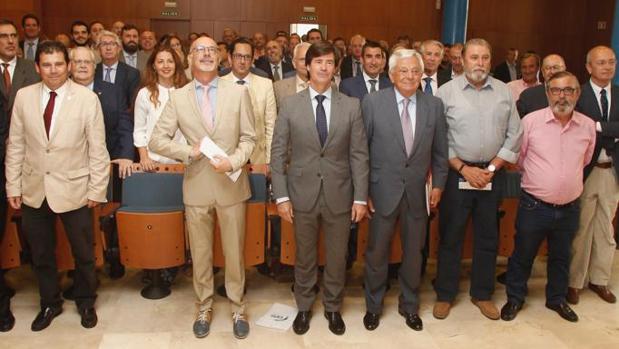 Miembros de la recién constituida plataforma civil de Sevilla