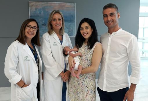 Rosa Ostos y Elena Mantrana con Toñi Sánchez y Juan Luis Fuentes, los padres de Álvaro