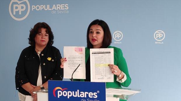 La presidenta del PP de Sevilla, Virginia Pérez, y la alcaldesa de Huévar, María Eugenia Moreno