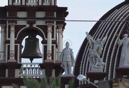 En el centro, la talla de Francisco Franco