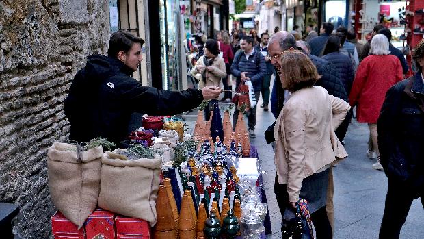 El Ayuntamiento de Sevilla elimina el puesto de incienso de la calle Córdoba