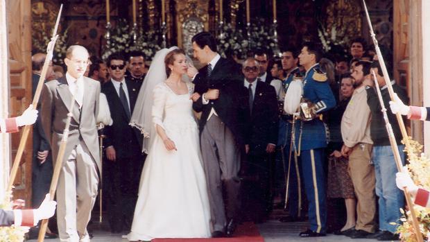 El vestido de Meghan Markle y el de la infanta Cristina, como dos gotas de  agua | Actualidad, Moda | S Moda EL PAÍS