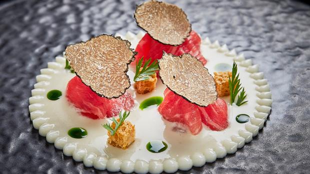 Láminas de solomillo y suero de cebolleta de Juan Luis Fernández