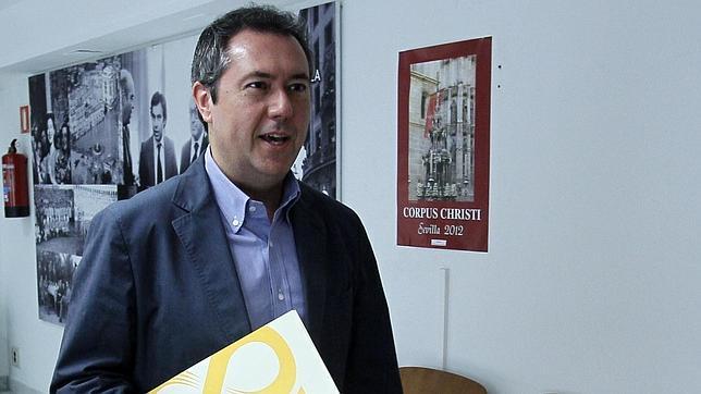 Espadas pide a Zoido que aplique la progresividad fiscal en los impuestos y tasas locales